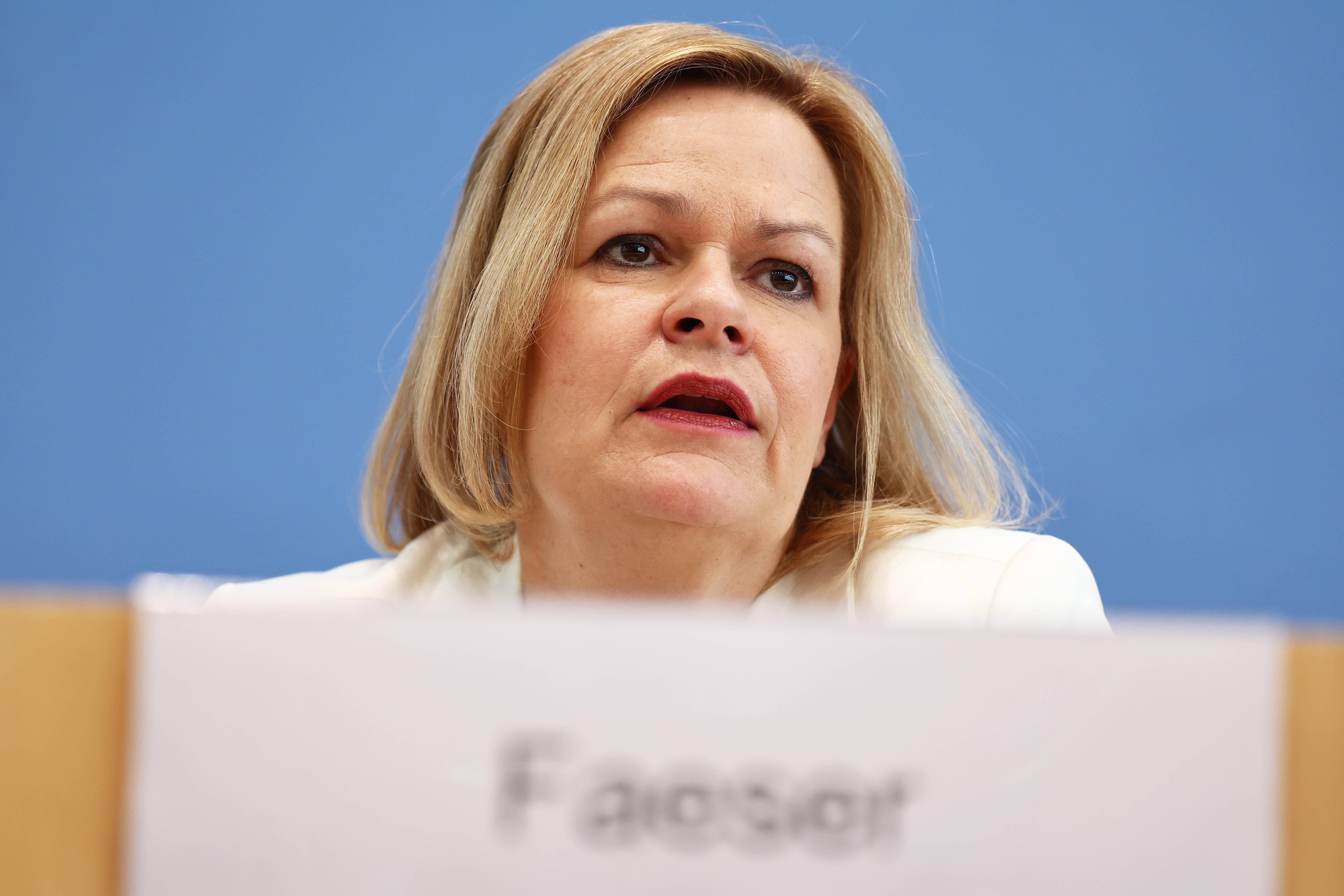 Migrationsproblem in Deutschland? Faeser sieht "große Probleme" mit Gewaltbereitschaft mancher Migranten