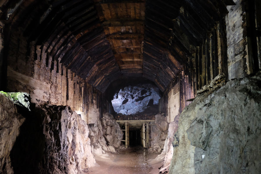 Nazi%20gold%20schatz%20versteck%20tunnel%20geheim%20%282%29