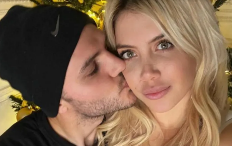 Fußball-Star postet "Oben Ohne"-Foto seiner hübschen Frau! Ob Sie das gut findet?