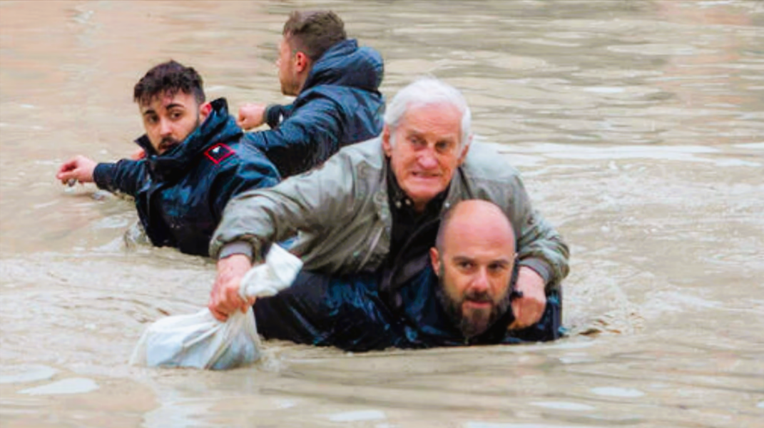 Unwetter-Katastrophe! 2 Menschen tot, 900 evakuiert! Beliebte Urlaubsregion wird zur Todesfalle!