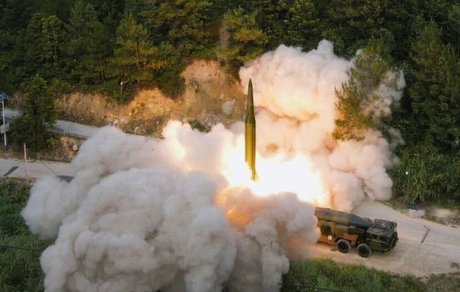 Rakete%20explosion%20atom