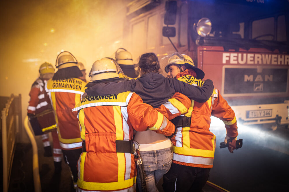 Explosion in Lüneburg! Mehrfamilienhaus explodiert - Mindestens ein Mensch tot - Rettungskräfte vor Ort!