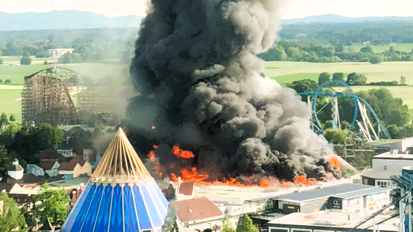 Großbrand und Explosionen im Europapark in Rust - Besucher müssen evakuiert werden!