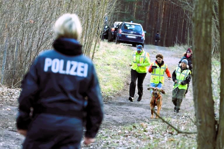 Teenager (14) tot auf Schulhof aufgefunden - Polizei nimmt Jugendlichen unter Tatverdacht fest!