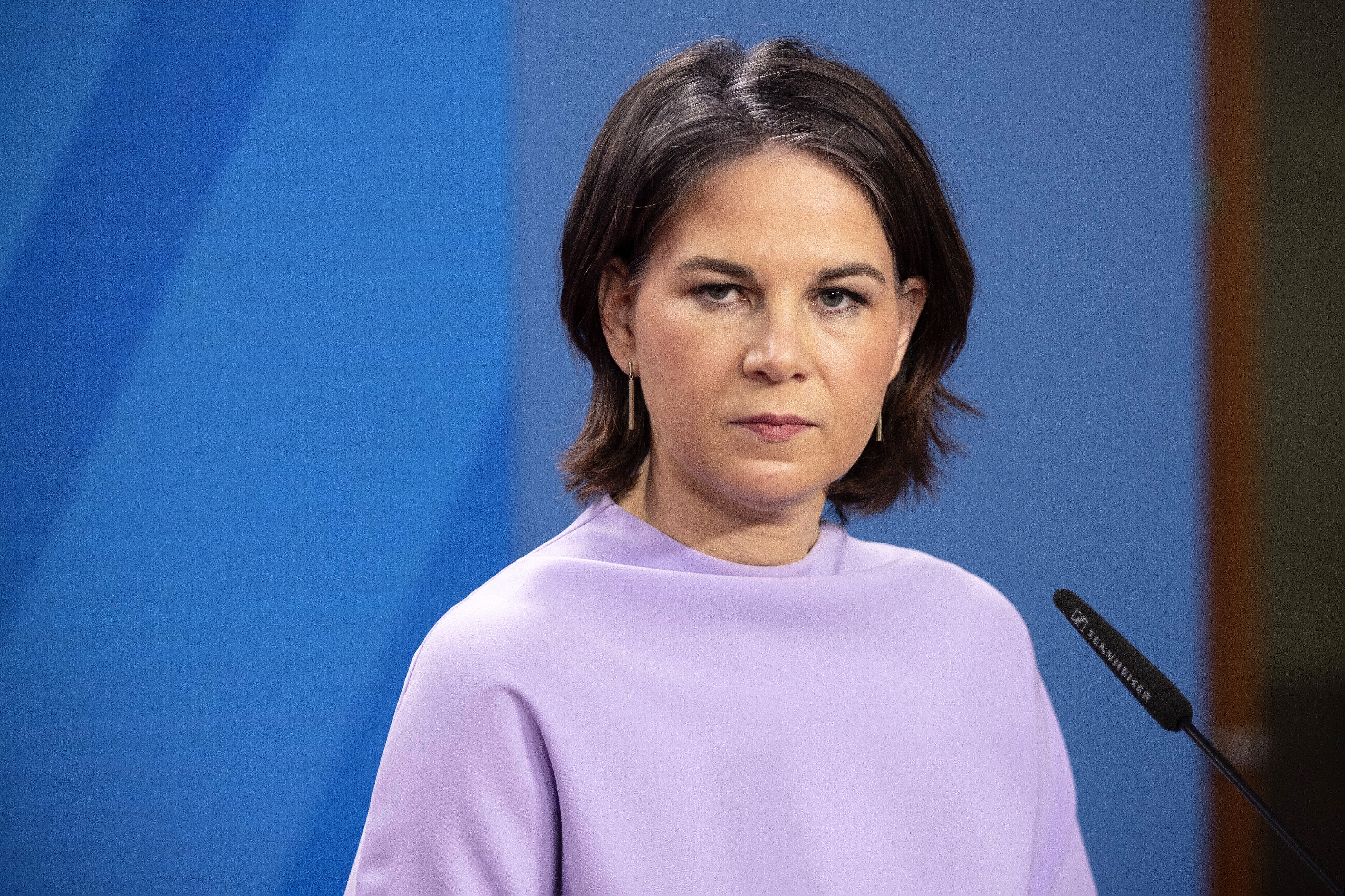 "Berlin wird brennen - und Du bist Schuld" - Russen drohen Deutschland Außenministern Baerbock!