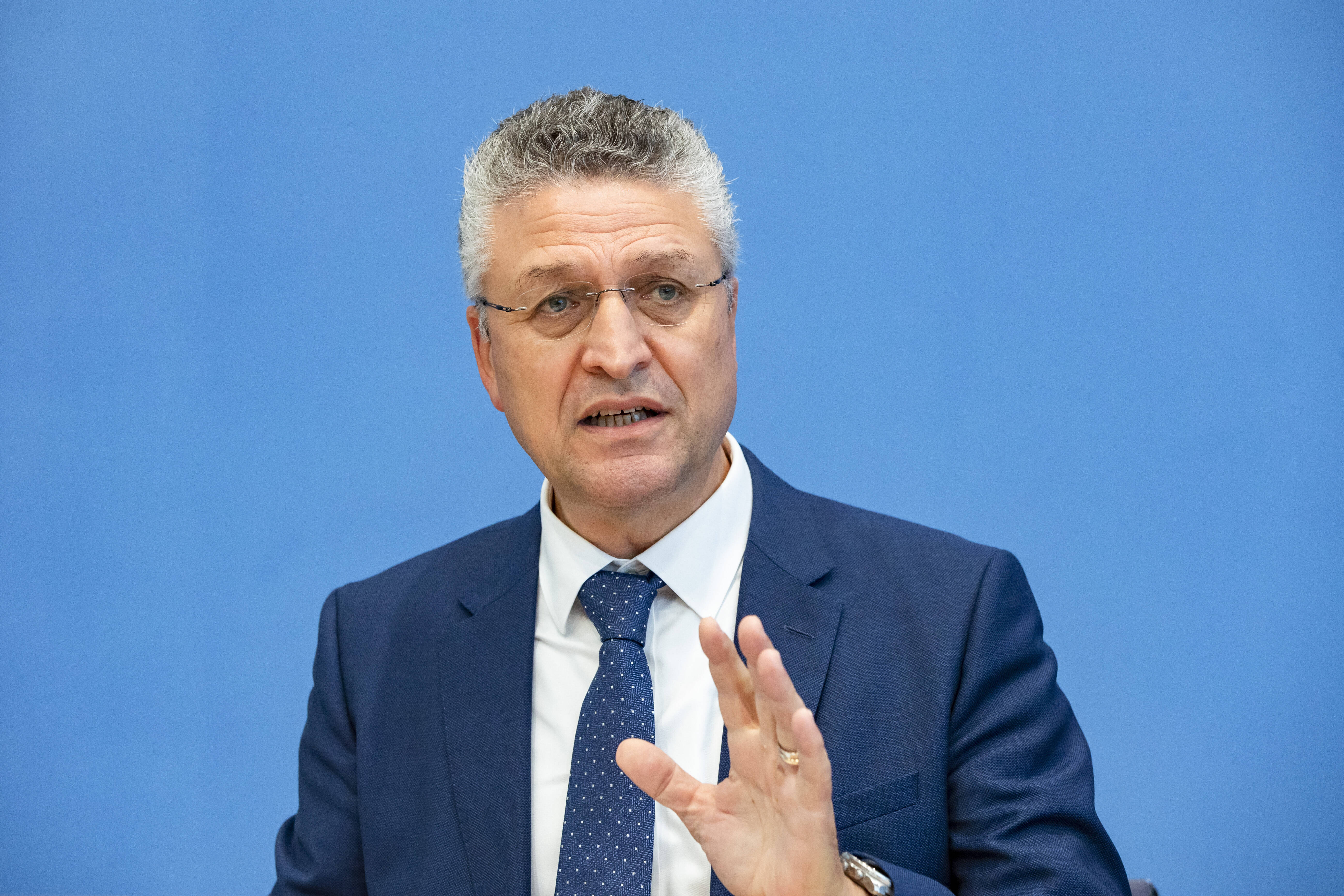 RKI-Eilmeldung! Millionen Deutsche Krank - Corona und Grippe rollen durch Deutschland!