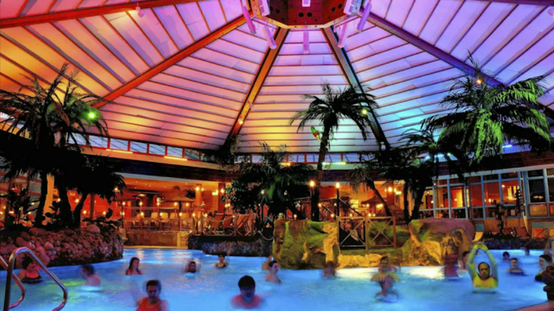 Kopfschuss am Spaßbad! Mysteriöser Mord neben "Holsten Therme" - 17-jähriger verhaftet!