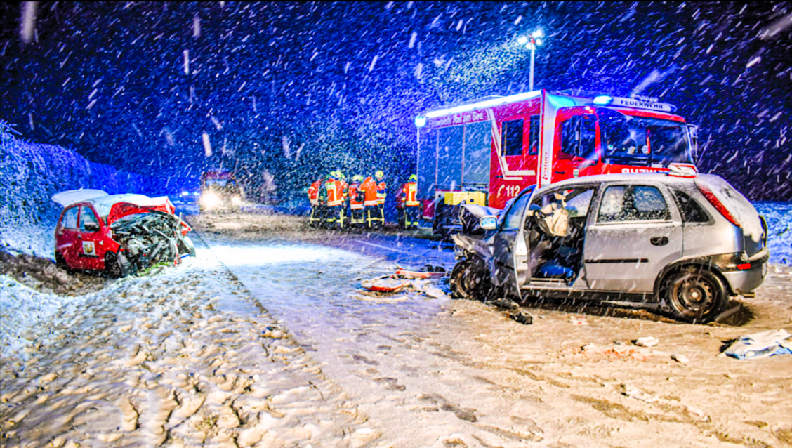 Vollsperrung und Massen-Unfälle auf Eis-Glatten Straßen! Behörden warnen die Verkehrsteilnehmer