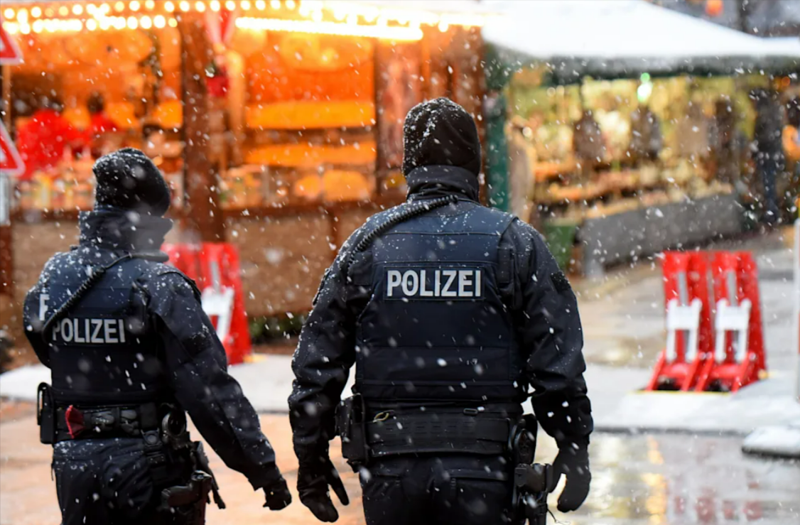Eilmeldung! Weihnachtsmarkt geräumt - Polizei meldet Bedrohungslage!