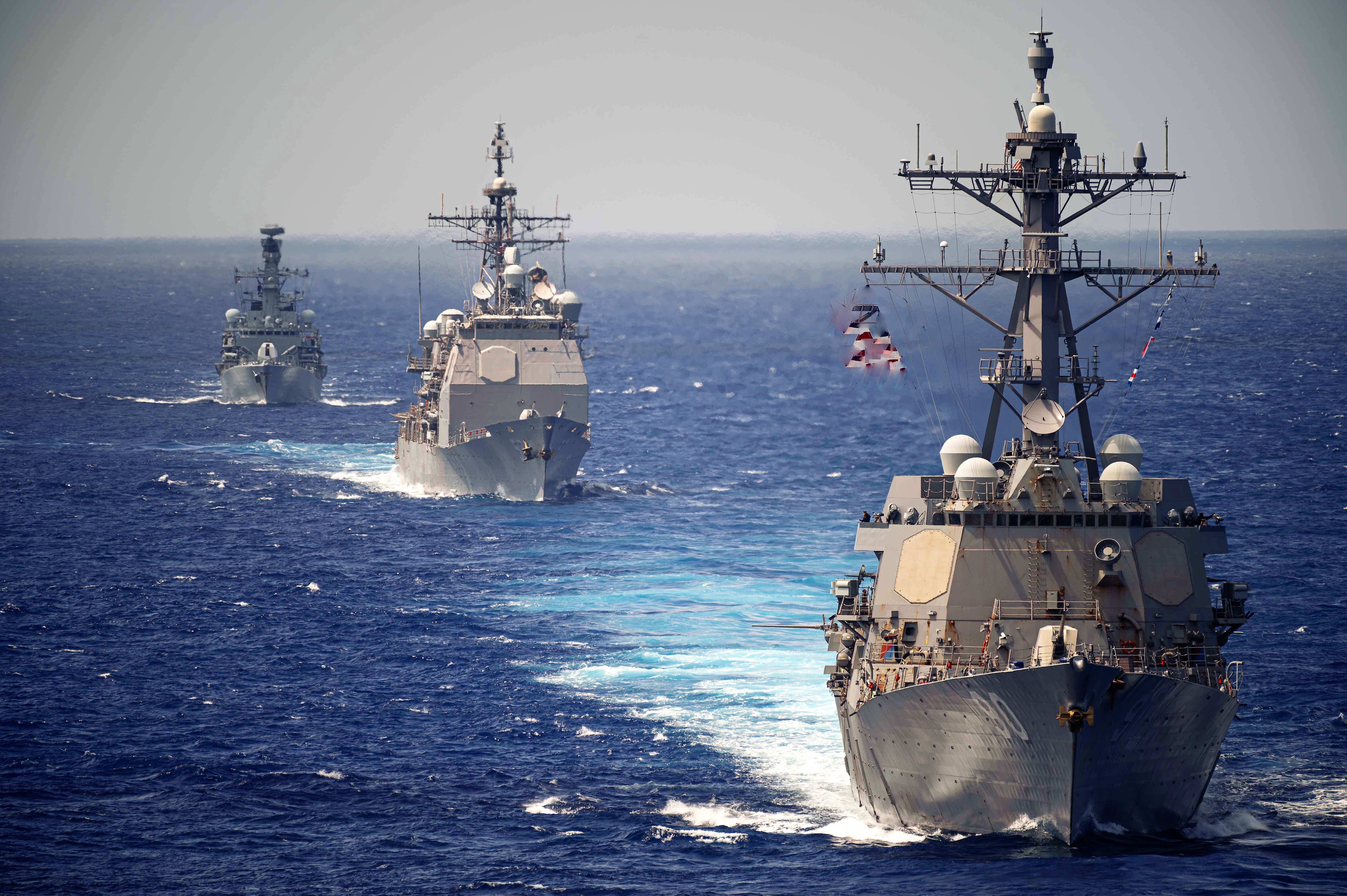 Angriff auf US-Kriegsschiff - Amerikaner 5 Stunden unter Attacke! Jetzt schlägt die USA zurück
