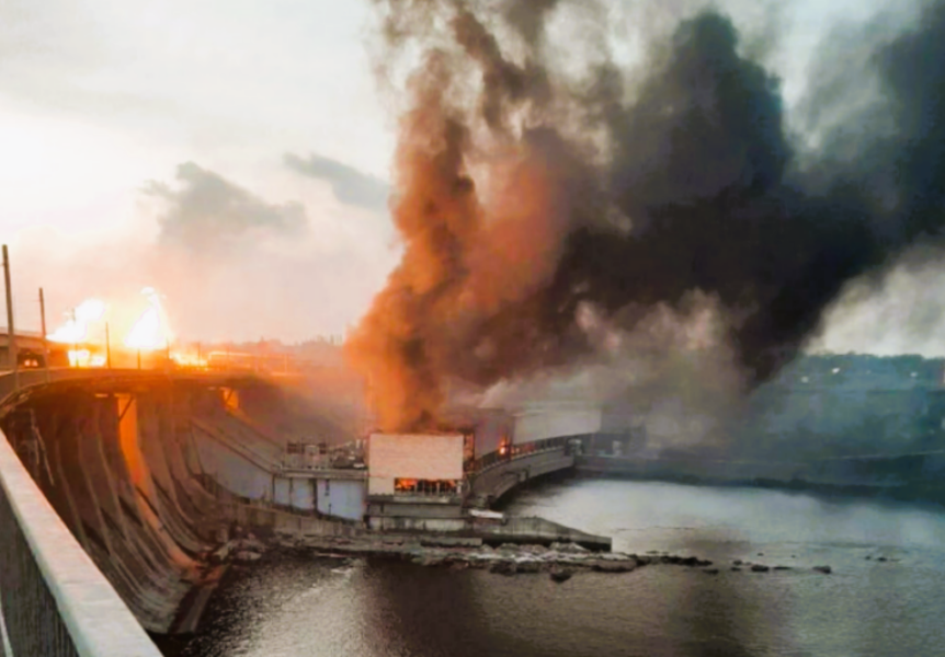 Eilmeldung! Dnipro-Staudamm brennt! Raketenhagel der Russen beschädigt Staudamm massiv - bricht er jetzt?