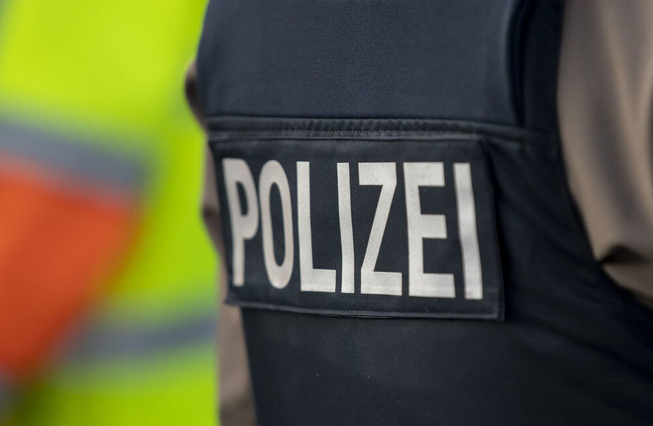 Blutige Attacke in Leverkusen - Zwei Jugendliche stechen einen 50-Jährigen nieder - Einer der Täter noch immer auf der Flucht