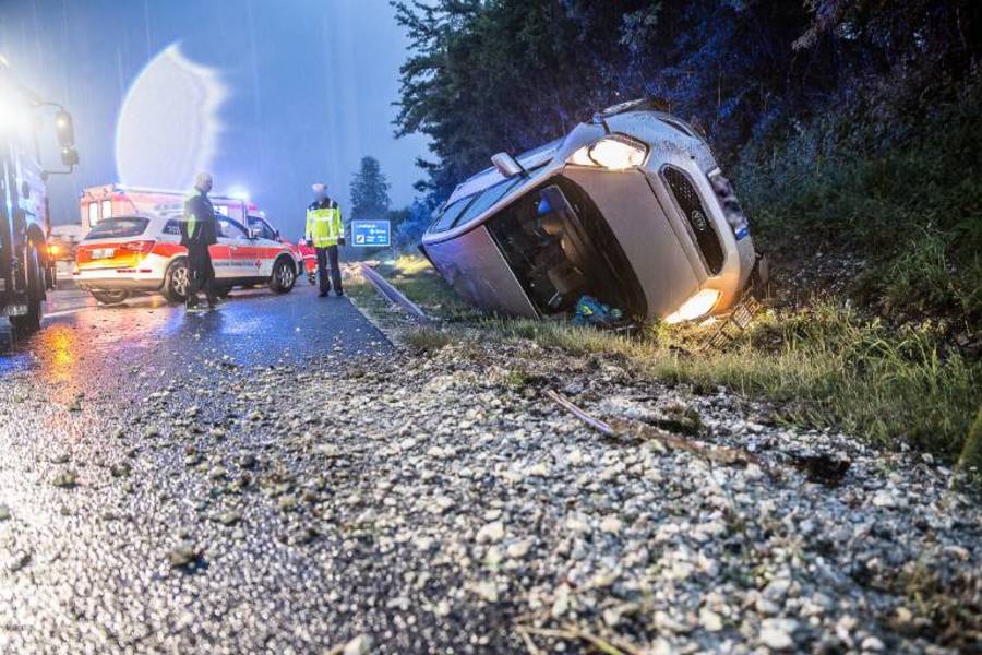 150 Meter Trümmerfeld! Katastrophaler Unfall auf der Autobahn -  2 Stunden Sperrung!