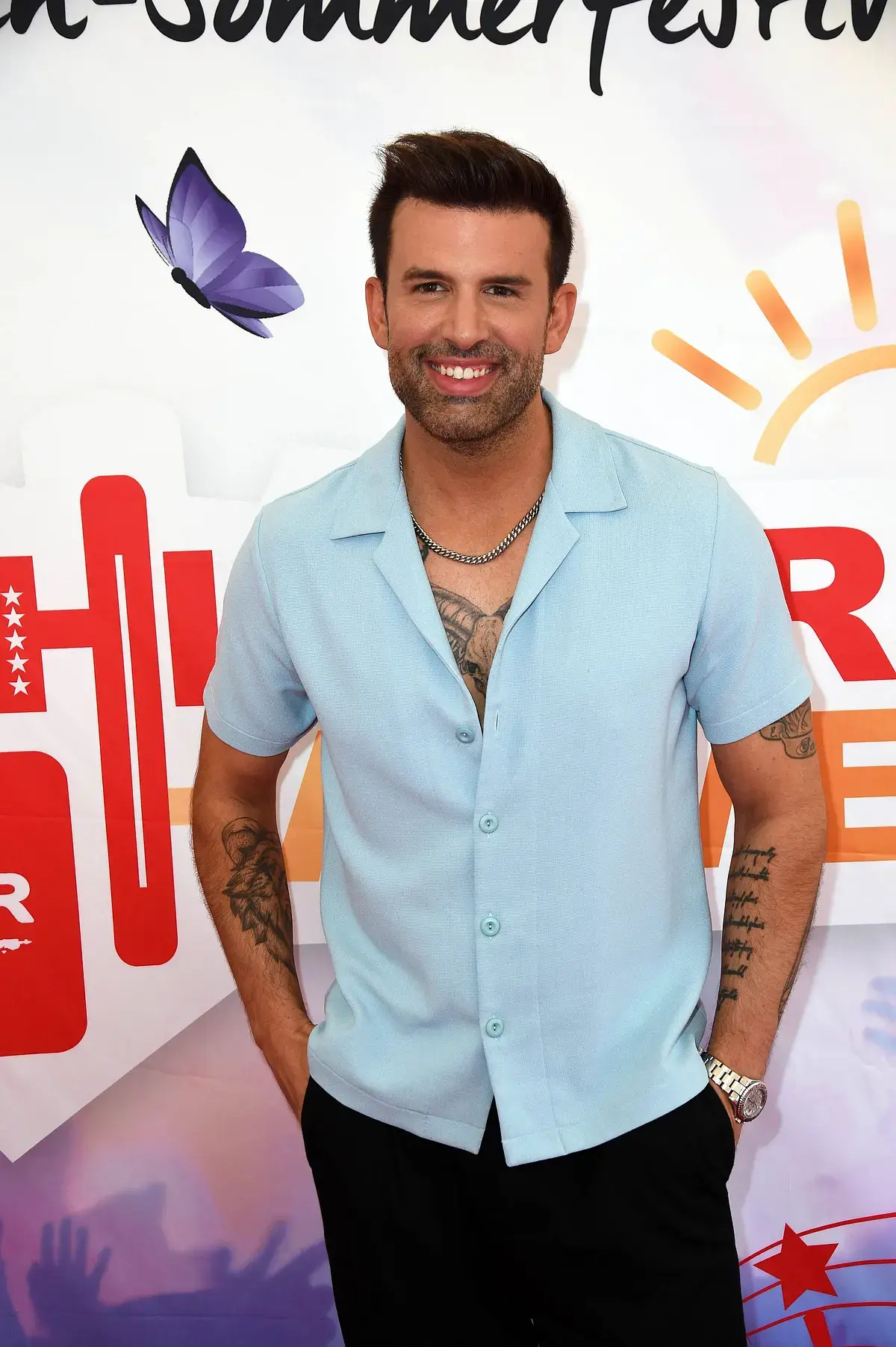 Jay Khan nach acht Jahren verlobt – So dramatisch lief der Antrag beim Geburtstagsdinner