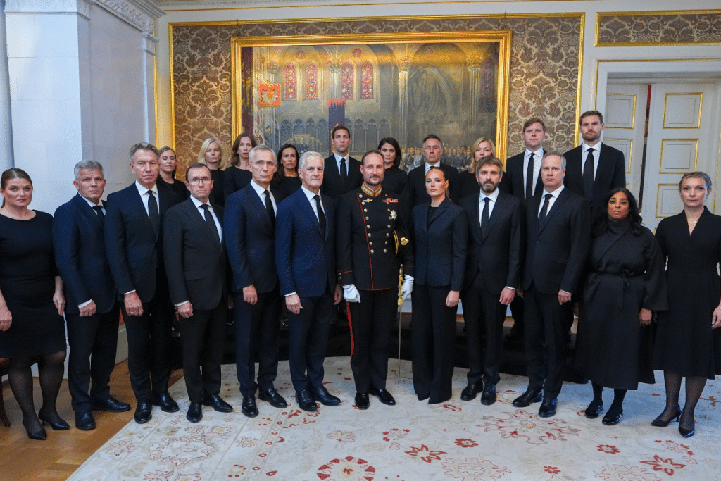 Haakon VIII wordt koning te midden van familieperikelen