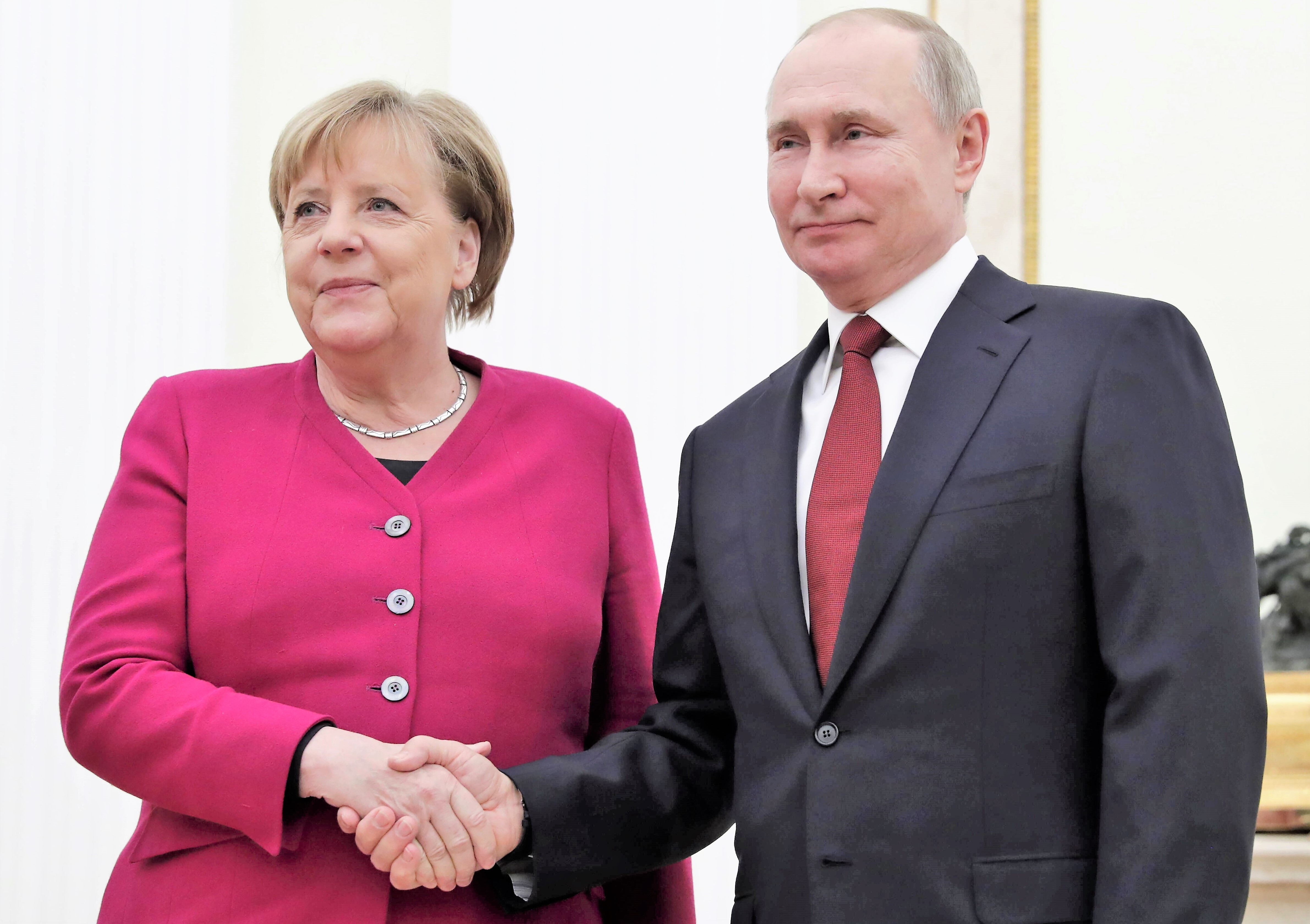 Angela Merkel warnt Deutschland vor Putin und gibt diesen wichtigen Rat! Stellt Putin Deutschland eine Falle?