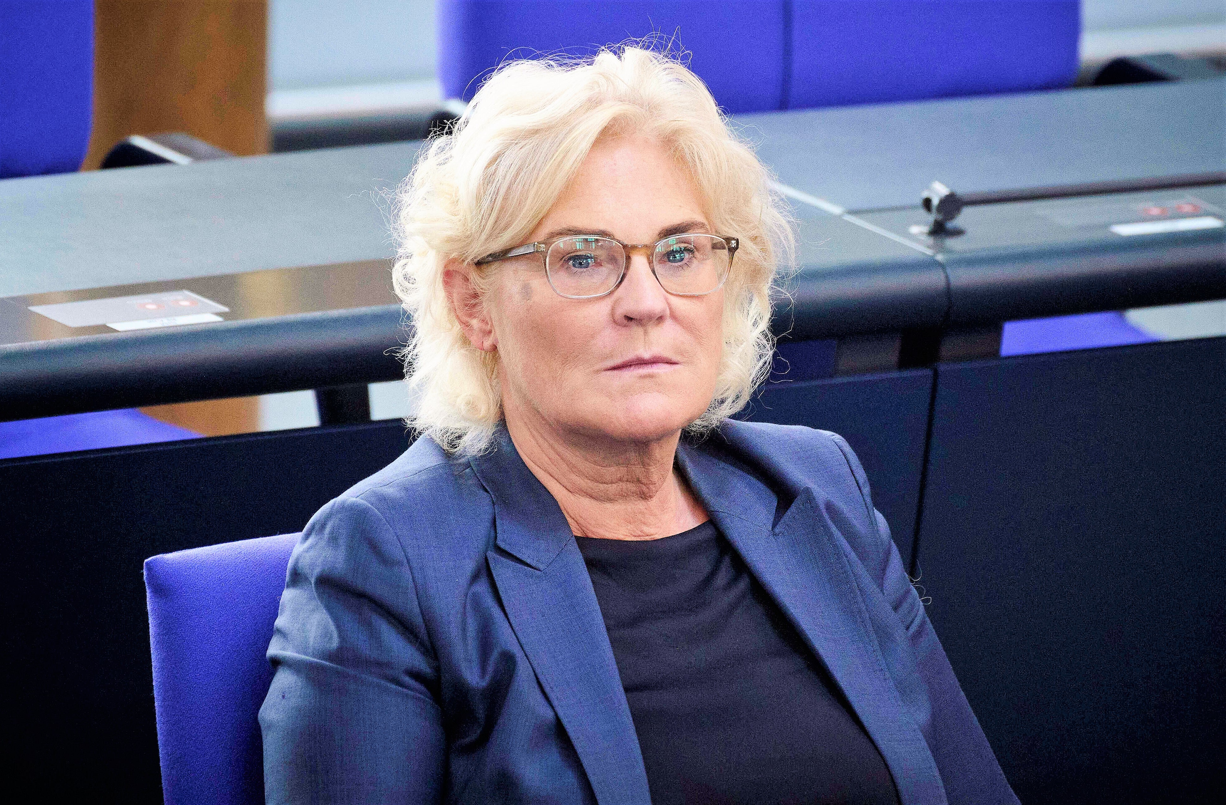 Neuer Skandal um Verteidigungsministerin Lambrecht - Wie lang ist diese Ministerin noch haltbar?