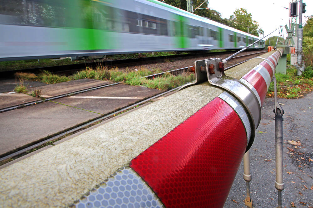 Chaos in Stuttgarter S-Bahn - Besoffener Fahrer sperrt Fahrgäste ein, machte irre Durchsagen und ließ Haltestellen aus!
