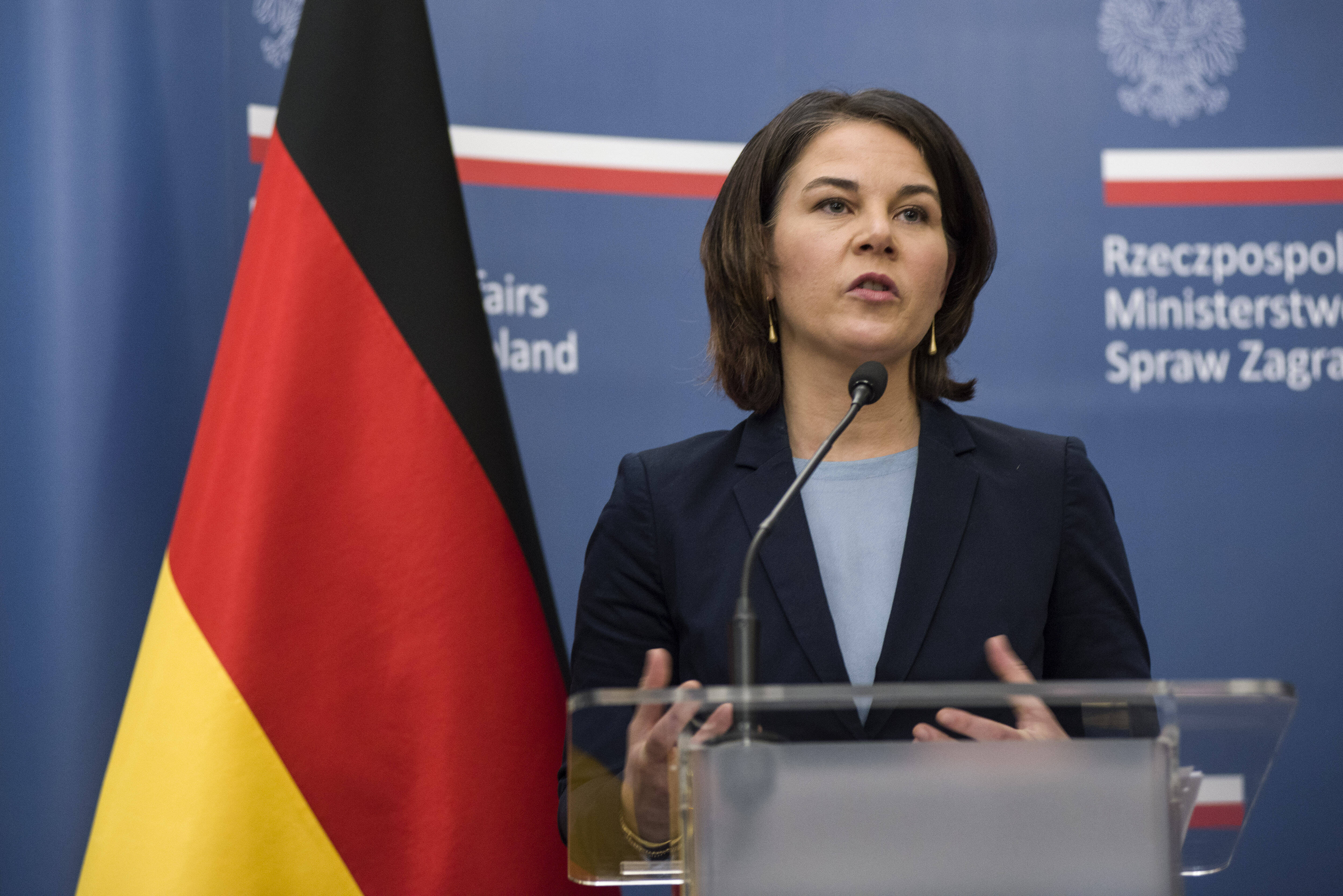 Schock-Umfrage für Annalena Baerbock - Absturz im Polit-Ranking, lassen die Deutschen die Außenministerin fallen?