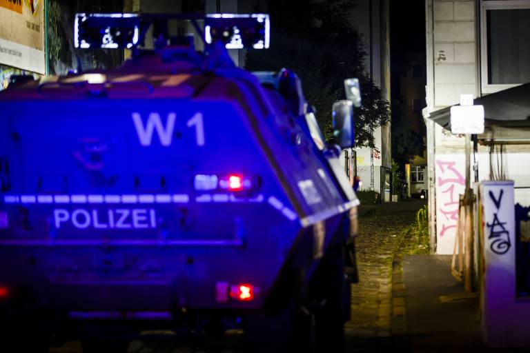 Geiselnahme in Karlsruher Apotheke! Eine oder mehrere Geiseln - Polizei Großeinsatz!