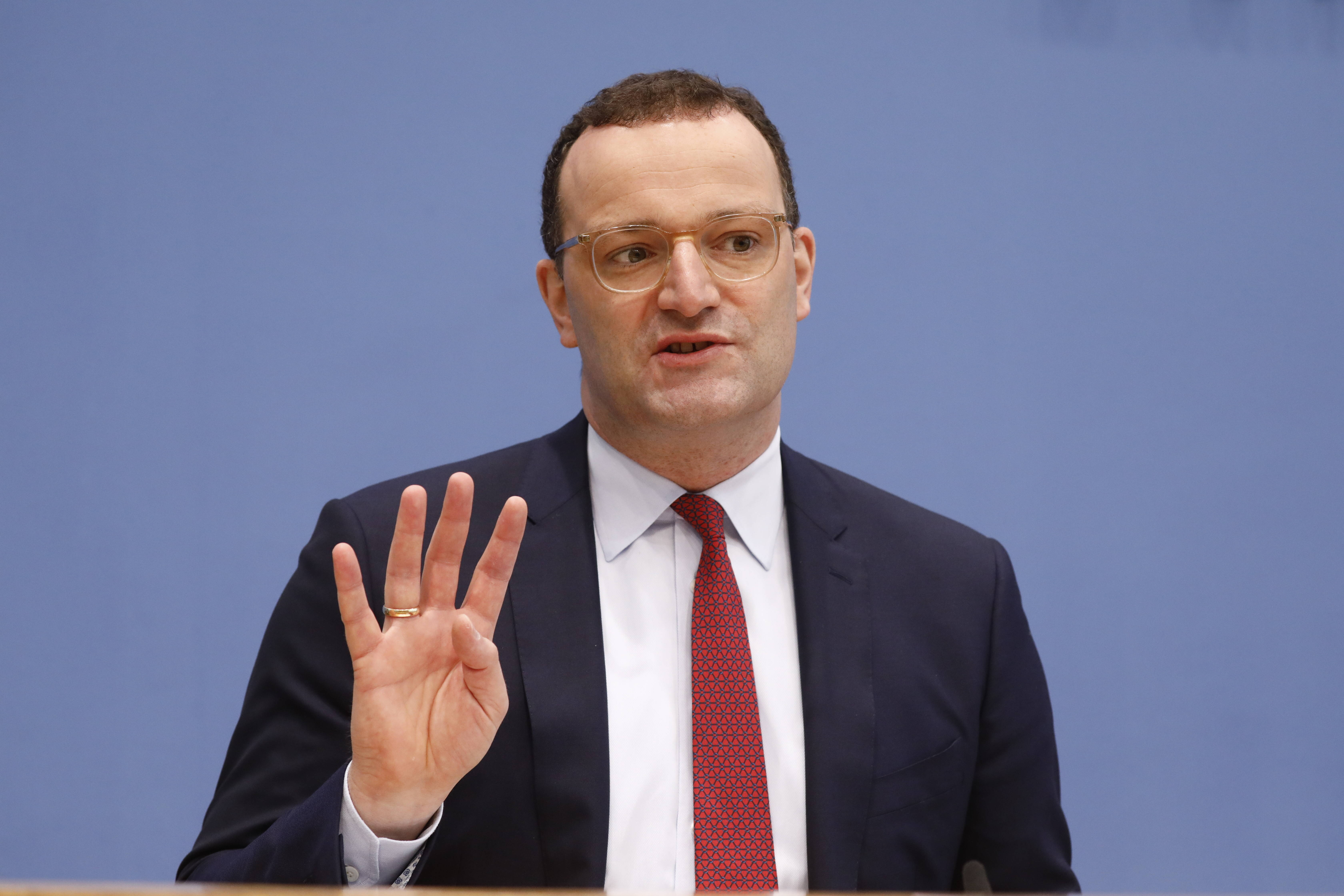 Impfschäden - Klagewelle gegen Spahn und Karl Lauterbach? Patienten könnten vor Gericht ziehen!