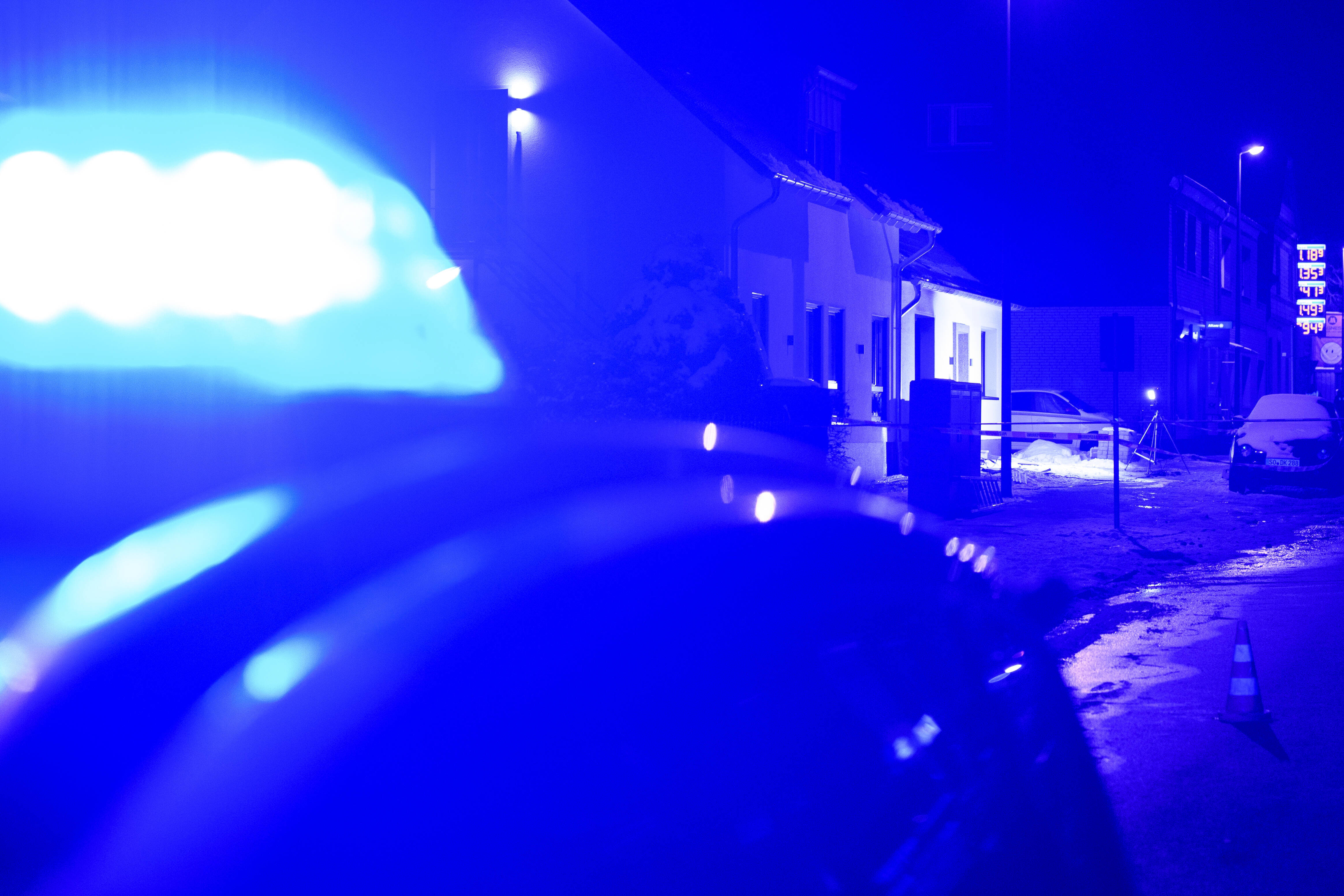 Achtung! Täter schmeißen Klo auf Autobahn von Brücke! Verfolgungsjagd mit der Polizei!