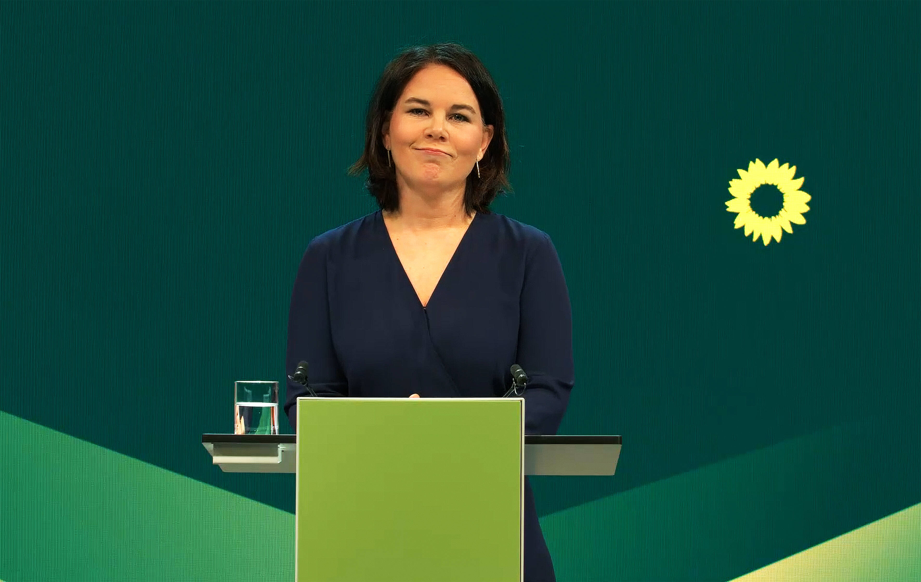 Grünen-Politiker mit Sexfotos erpresst! Brutale Gangster setzen Politiker unter Druck!