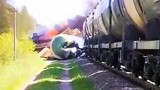 Putin tobt! Russischer Zug explodiert an ukrainischer Grenze! Zweiter Anschlag auf russische Bahn!