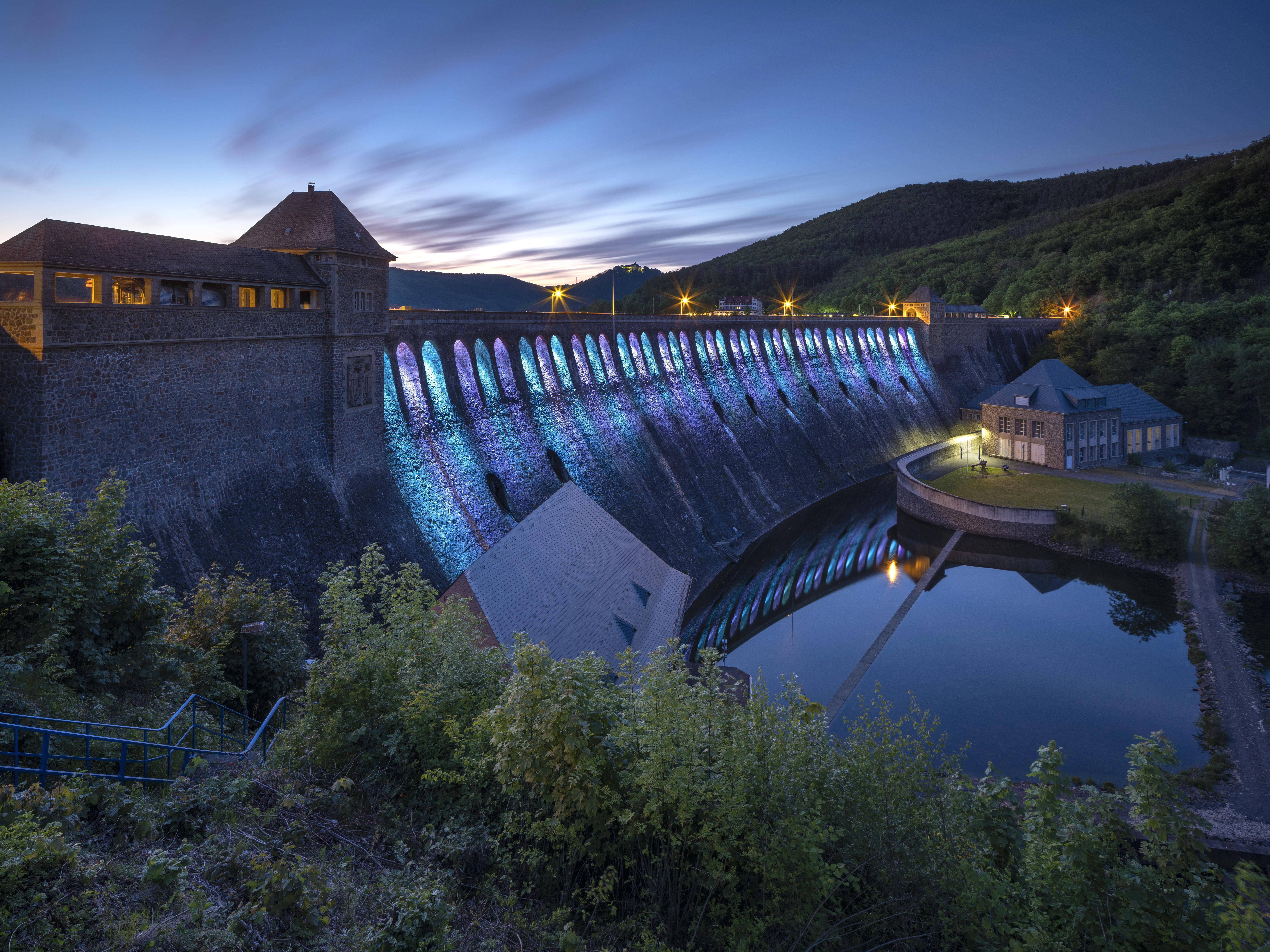Dammbruch nach schweren Unwettern! Über 500 Menschen evakuiert nach tagelangem Regen!