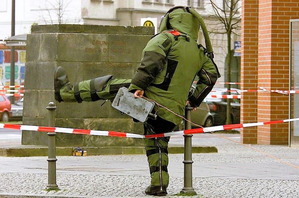 Bundesweite Bombendrohung! Geplante Attentats-Serie? SEK kann zwei Gefährder identifizieren!