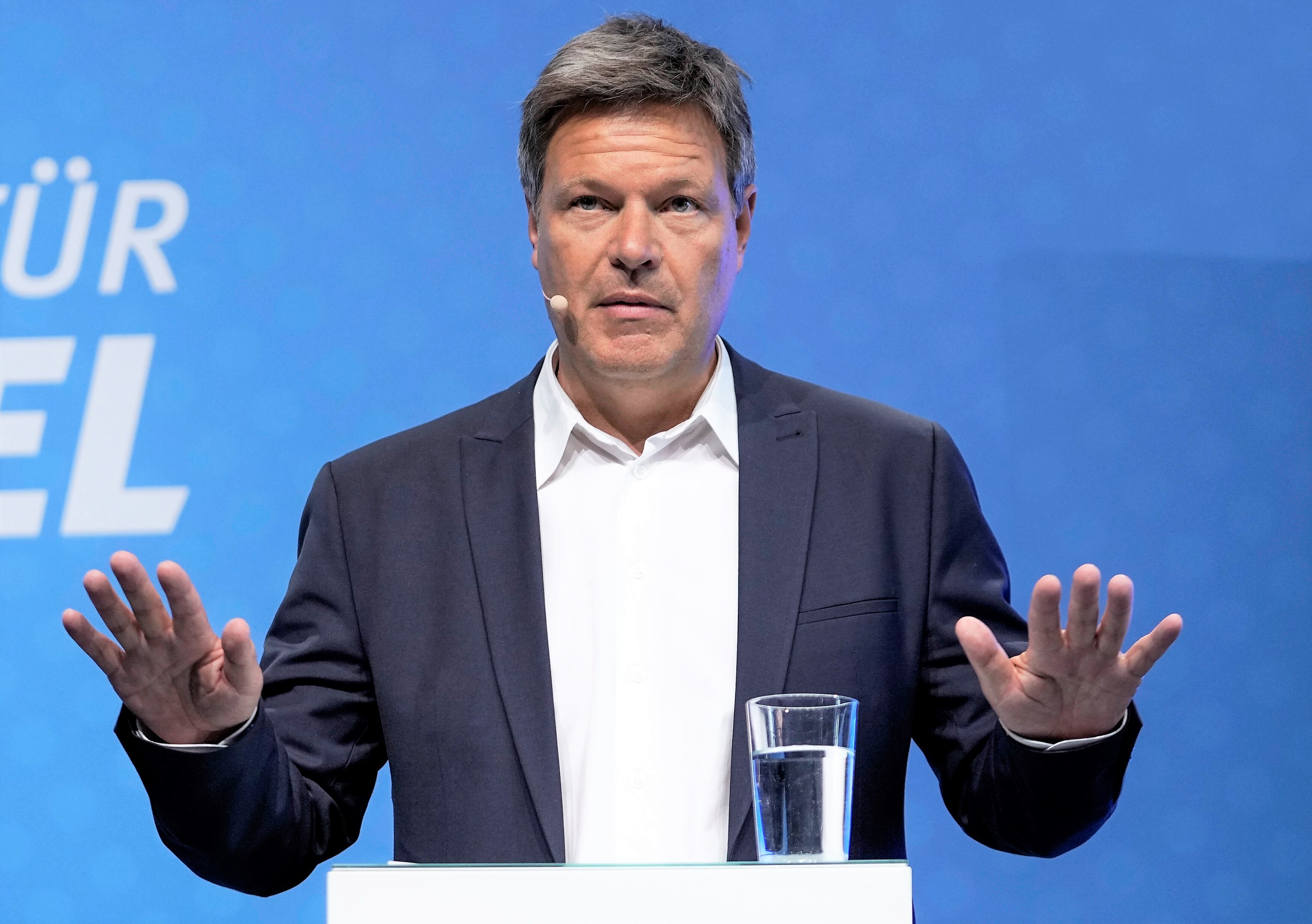 Attentat auf Robert Habeck! Polizei evakuiert sein Büro - was ist geschehen?