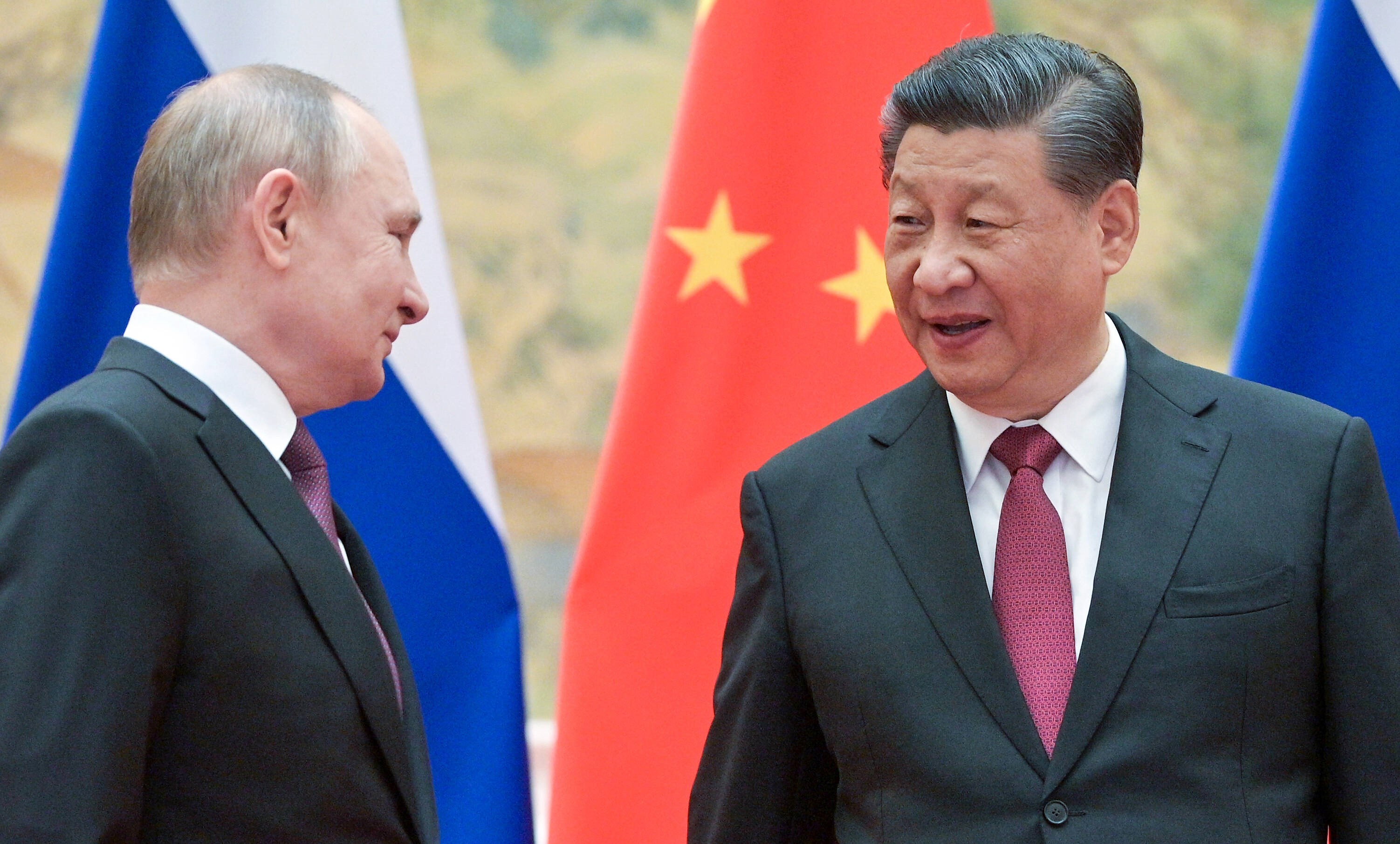 Putin vor dem Aus? Russische Wirtschaft droht zu kollabieren! Jetzt springen chinesische Banken ab