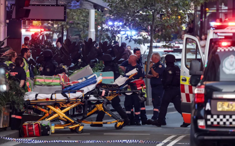 Eilmeldung! Terror-Angriff in Einkaufszentrum! 5 Menschen tot, Mann sticht auf einkaufende ein!