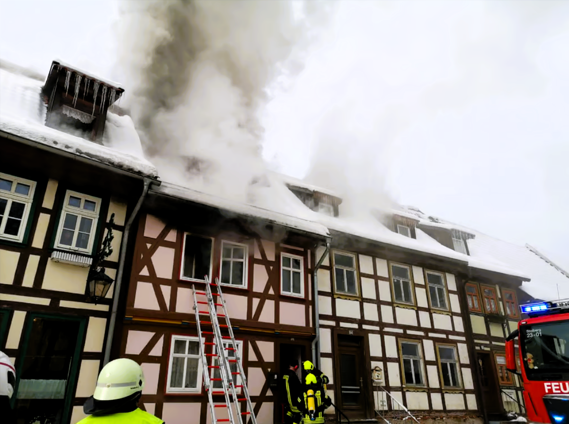 Schwere Explosion in Mietshaus in Erfurt - Mann zieht sich schwere Verletzungen zu