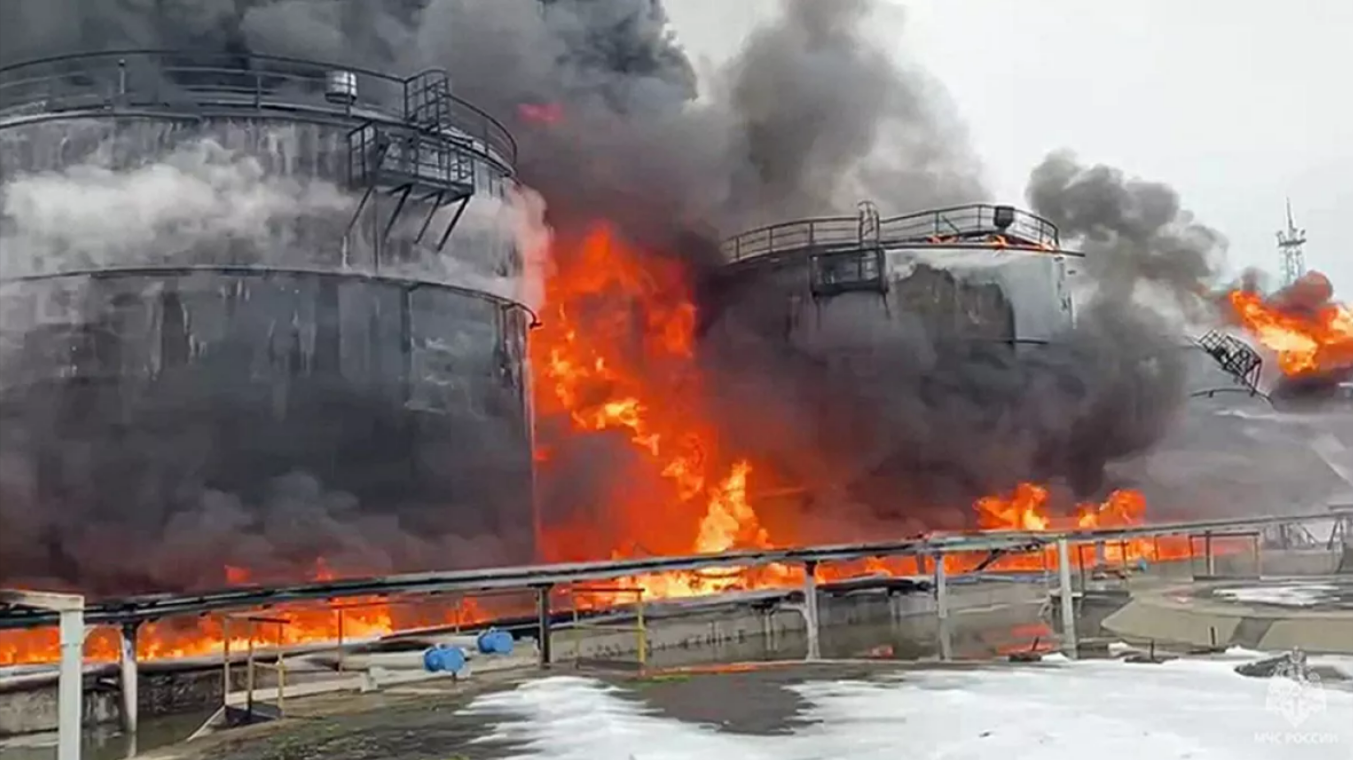 Nach Bundeswehr-Sabotage, jetzt Großfeuer bei Thyssenkrupp! Brand dauert mehr als 24 Stunden an
