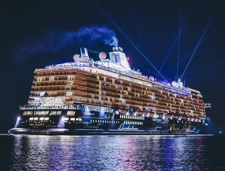 Massenschlägerei auf Kreuzfahrtschiff: Kapitän entschließt sich zur Rückkehr in den Hafen